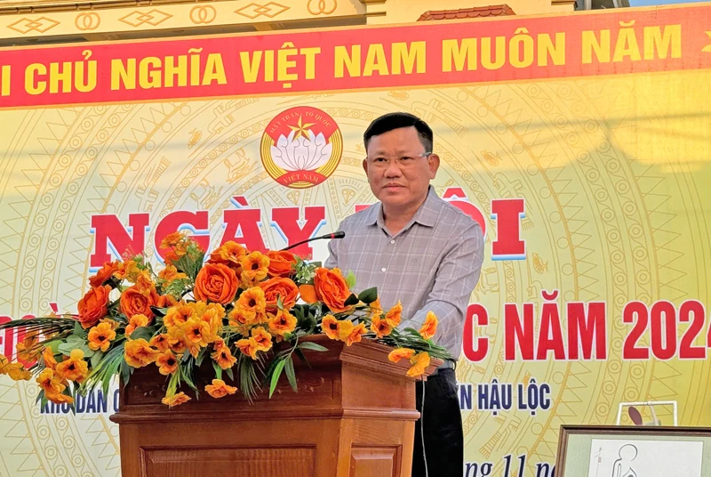 Phó Chủ tịch Thường trực UBND tỉnh Nguyễn Văn Thi dự Ngày hội Đại đoàn kết toàn dân tộc tại thôn Minh Hùng