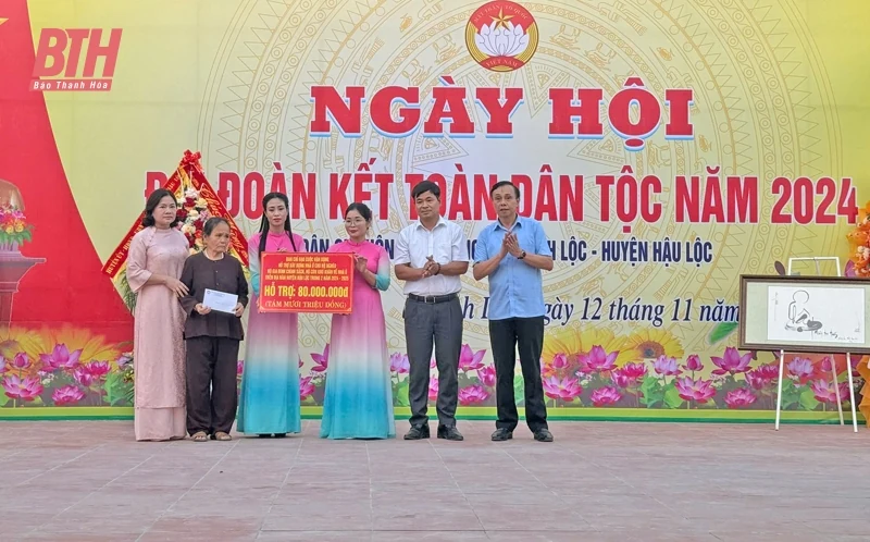 Phó Chủ tịch Thường trực UBND tỉnh Nguyễn Văn Thi dự Ngày hội Đại đoàn kết toàn dân tộc tại thôn Minh Hùng