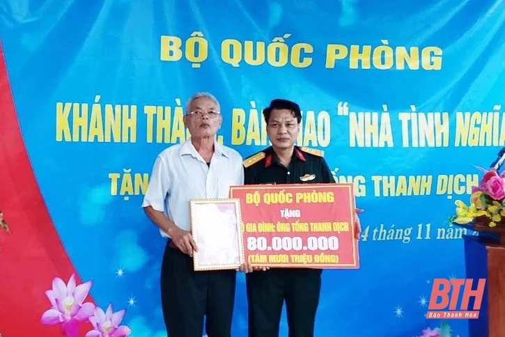 Bàn giao nhà tình nghĩa cho thương binh tại xã Hà Bắc, huyện Hà Trung