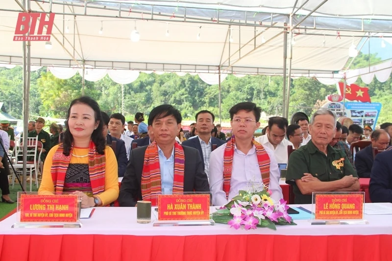 Phó Chủ tịch Thường trực UBND nhà cái m88 Nguyễn Văn Thi dự Ngày hội Đại đoàn kết toàn dân tộc tại Quan Sơn