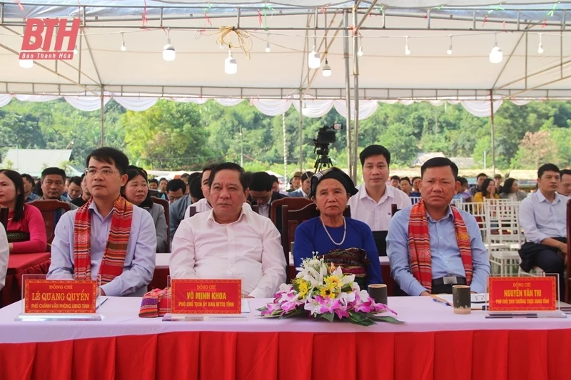 Phó Chủ tịch Thường trực UBND nhà cái m88 Nguyễn Văn Thi dự Ngày hội Đại đoàn kết toàn dân tộc tại Quan Sơn