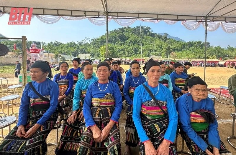 Phó Chủ tịch Thường trực UBND nhà cái m88 Nguyễn Văn Thi dự Ngày hội Đại đoàn kết toàn dân tộc tại Quan Sơn