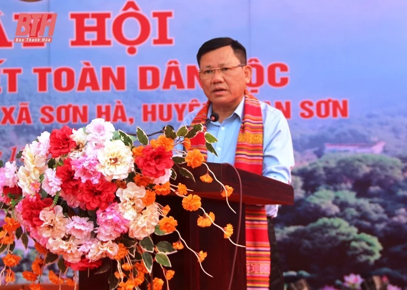 Phó Chủ tịch Thường trực UBND nhà cái m88 Nguyễn Văn Thi dự Ngày hội Đại đoàn kết toàn dân tộc tại Quan Sơn