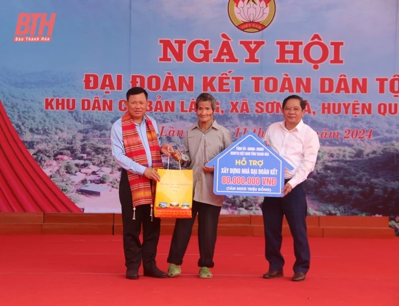 Phó Chủ tịch Thường trực UBND nhà cái m88 Nguyễn Văn Thi dự Ngày hội Đại đoàn kết toàn dân tộc tại Quan Sơn