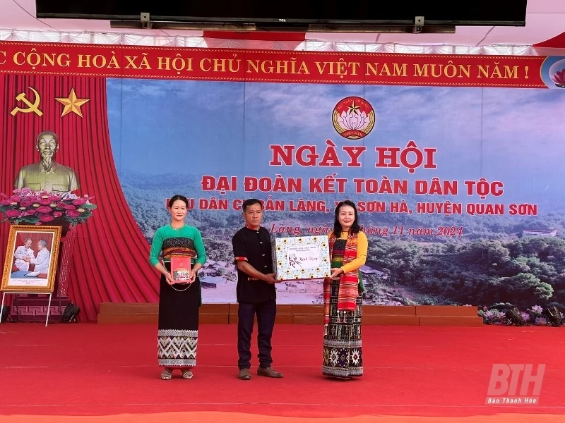 Phó Chủ tịch Thường trực UBND nhà cái m88 Nguyễn Văn Thi dự Ngày hội Đại đoàn kết toàn dân tộc tại Quan Sơn