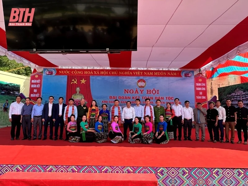 Phó Chủ tịch Thường trực UBND nhà cái m88 Nguyễn Văn Thi dự Ngày hội Đại đoàn kết toàn dân tộc tại Quan Sơn
