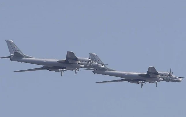 Máy bay ném bom Tu-95, tiêm kích MiG-31K cất cánh, hàng chục tàu chiến nhà cái m88 xuất hiện ở Biển Đen