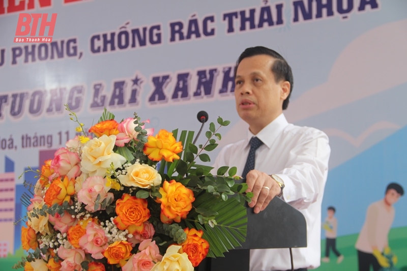 Khai mạc “Triển lãm tranh ảnh, tư liệu tuyên truyền phòng, chống rác thải nhựa năm 2024”