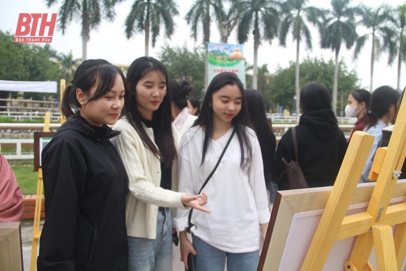 Khai mạc “Triển lãm tranh ảnh, tư liệu tuyên truyền phòng, chống rác thải vao m88 năm 2024”