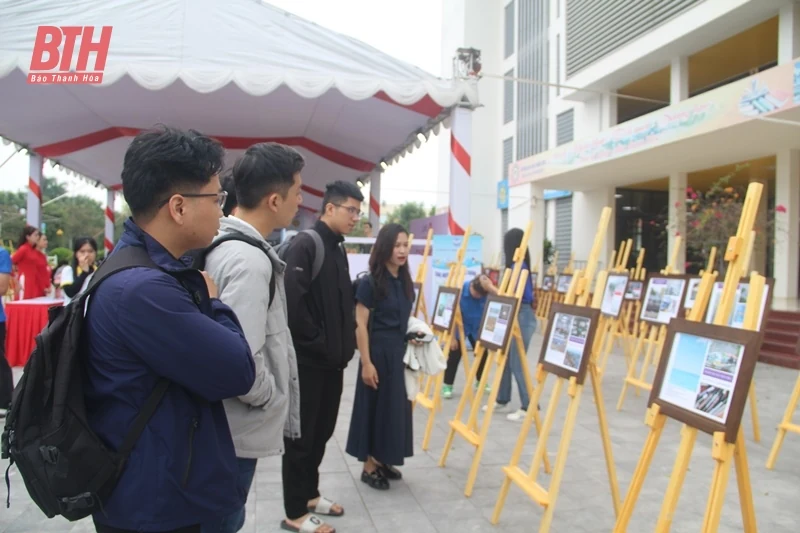 Khai mạc “Triển lãm tranh ảnh, tư liệu tuyên truyền phòng, chống rác thải vao m88 năm 2024”