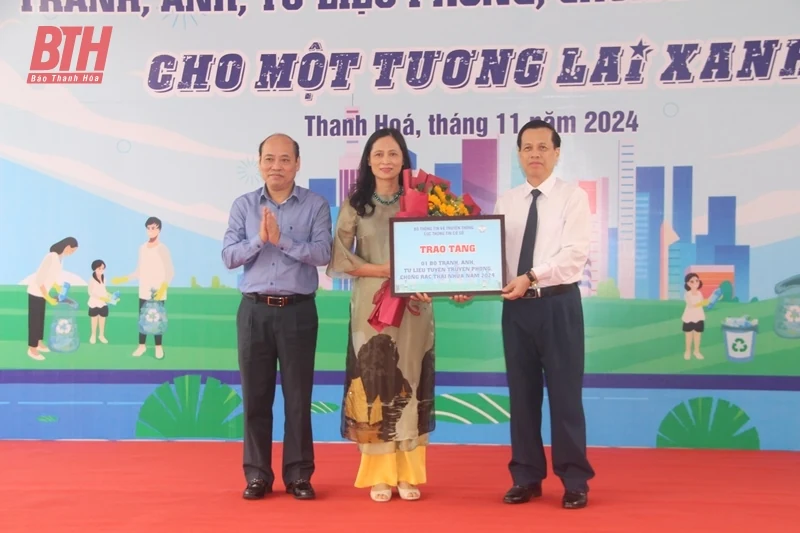 Khai mạc “Triển lãm tranh ảnh, tư liệu tuyên truyền phòng, chống rác thải vao m88 năm 2024”