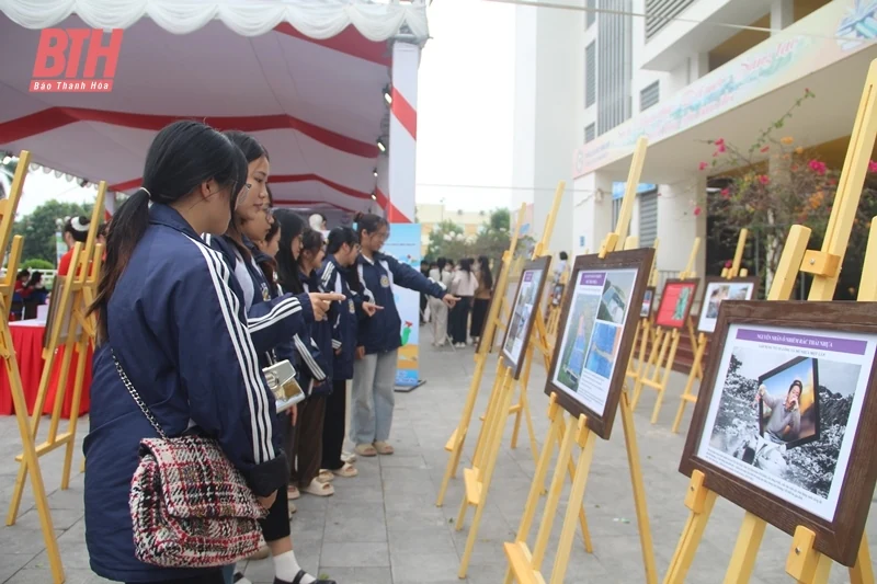 Khai mạc “Triển lãm tranh ảnh, tư liệu tuyên truyền phòng, chống rác thải vao m88 năm 2024”