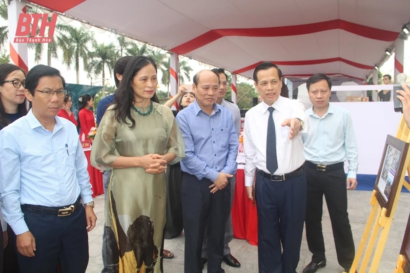 Khai mạc “Triển lãm tranh ảnh, tư liệu tuyên truyền phòng, chống rác thải vao m88 năm 2024”