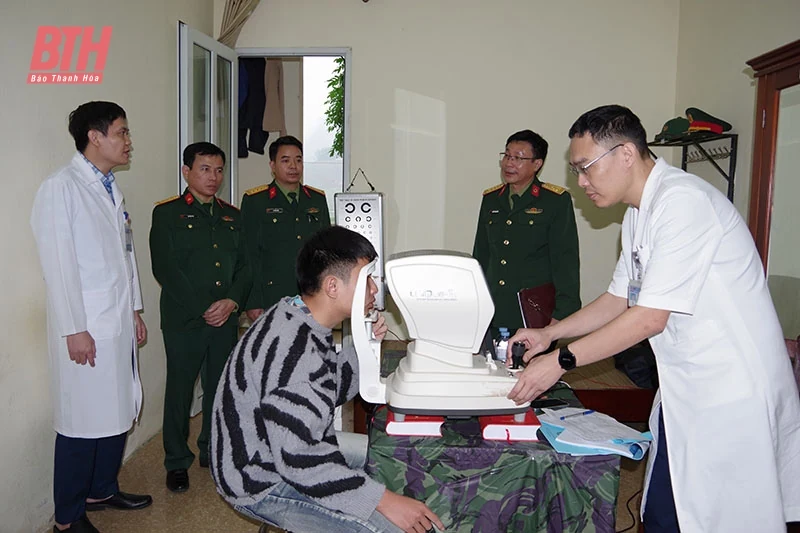 Đoàn công tác Quân khu 4 kiểm tra khám tuyển nghĩa vụ năm 2025 trên địa bàn tỉnh