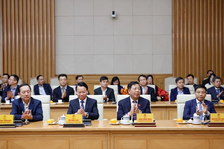 Thủ tướng Phạm Minh Chính trao quyết định bổ nhiệm và giao nhiệm vụ cho 2 tân Bộ trưởng