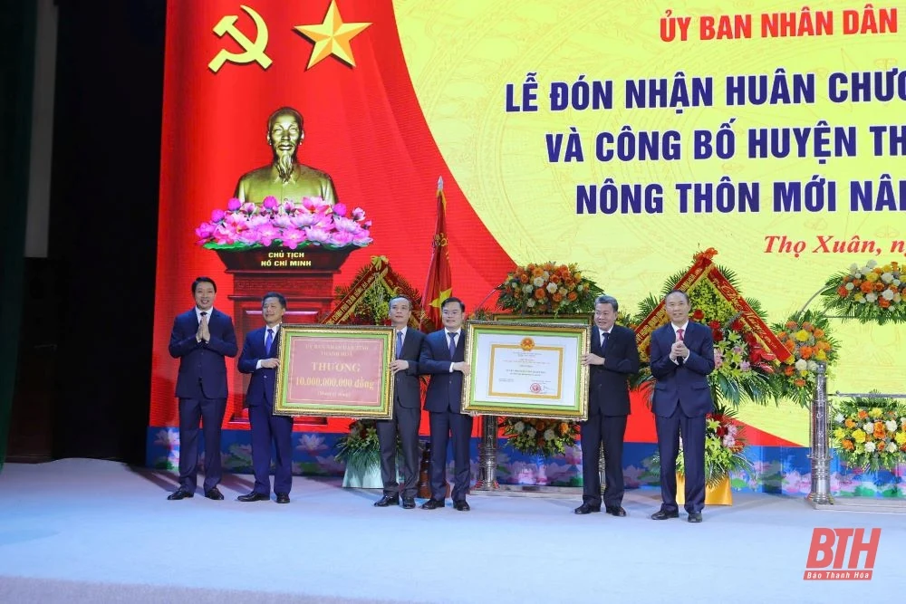 Thọ Xuân đón nhận Huân chương Độc lập hạng Nhì và Bằng công nhận huyện đạt chuẩn nông thôn mới nâng cao