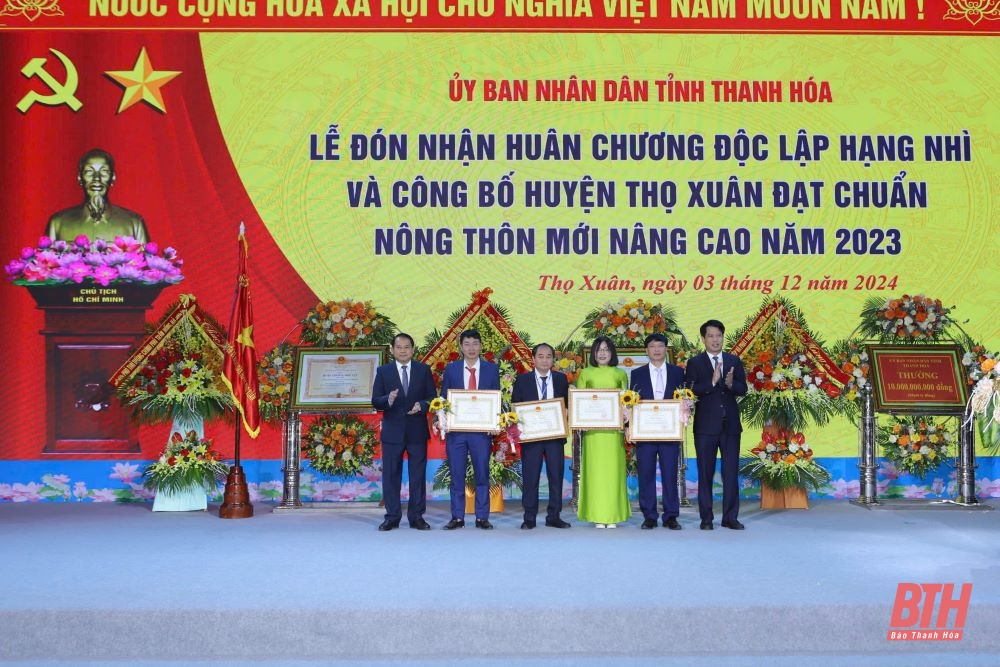 Thọ Xuân đón nhận Huân chương Độc lập hạng Nhì và Bằng công nhận huyện đạt chuẩn nông thôn mới nâng cao