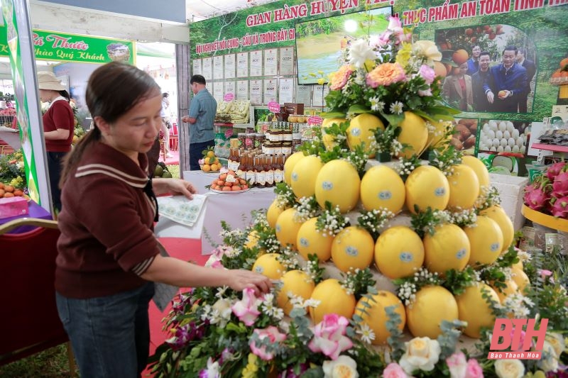 Ấn tượng không gian sản vật Hội chợ Thương mại và Du lịch miền Tây Thanh Hoá năm 2024