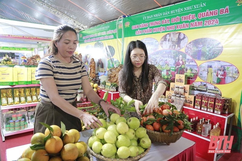 Ấn tượng không gian sản vật Hội chợ Thương mại và Du lịch miền Tây Thanh Hoá năm 2024