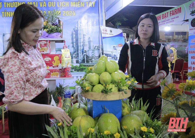 Ấn tượng không gian sản vật Hội chợ Thương mại và Du lịch miền Tây Thanh Hoá năm 2024