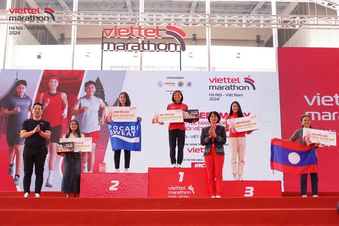 Nguyễn Thị Oanh phá sâu kỷ lục quốc gia tại Giải Viettel Marathon Việt Nam 2024