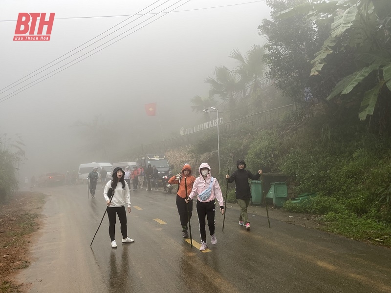 Trải nghiệm trekking tour khám phá bản Kho Mường