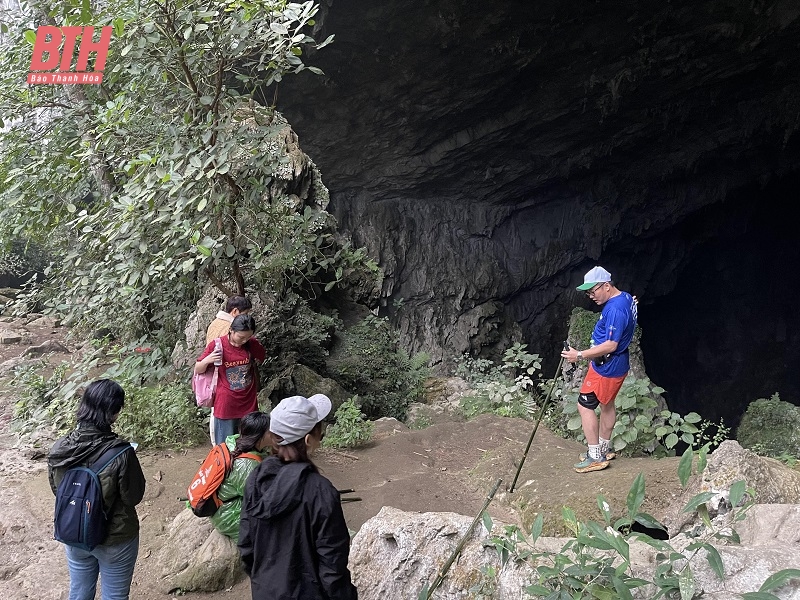 Trải nghiệm trekking tour khám phá bản Kho Mường