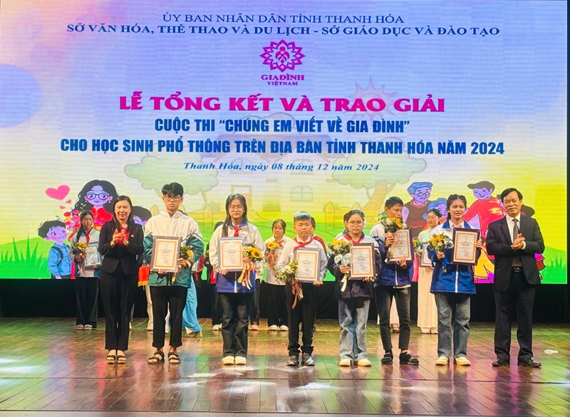 Hai bức thư đoạt giải Nhất tại cuộc thi “Chúng em viết về gia đình”