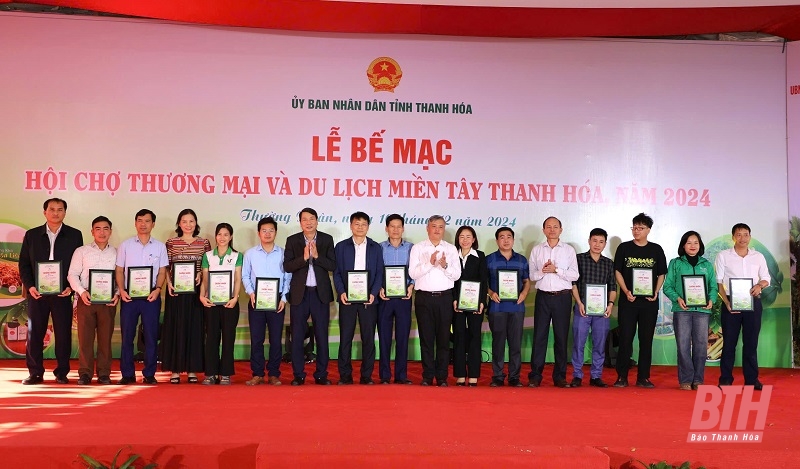 Hơn 21.000 lượt người tham quan, mua sắm tại Hội chợ Thương mại và Du lịch miền Tây Thanh Hoá năm 2024