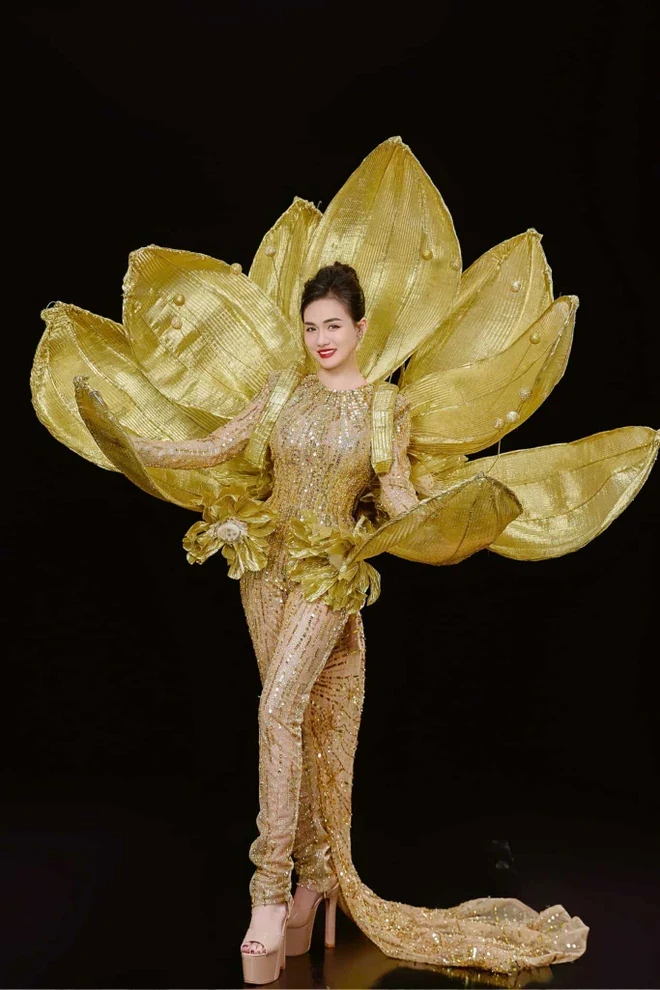 CEO Hà thành Vũ Thị Hoa đăng quang cuộc thi Mrs Earth International 2024