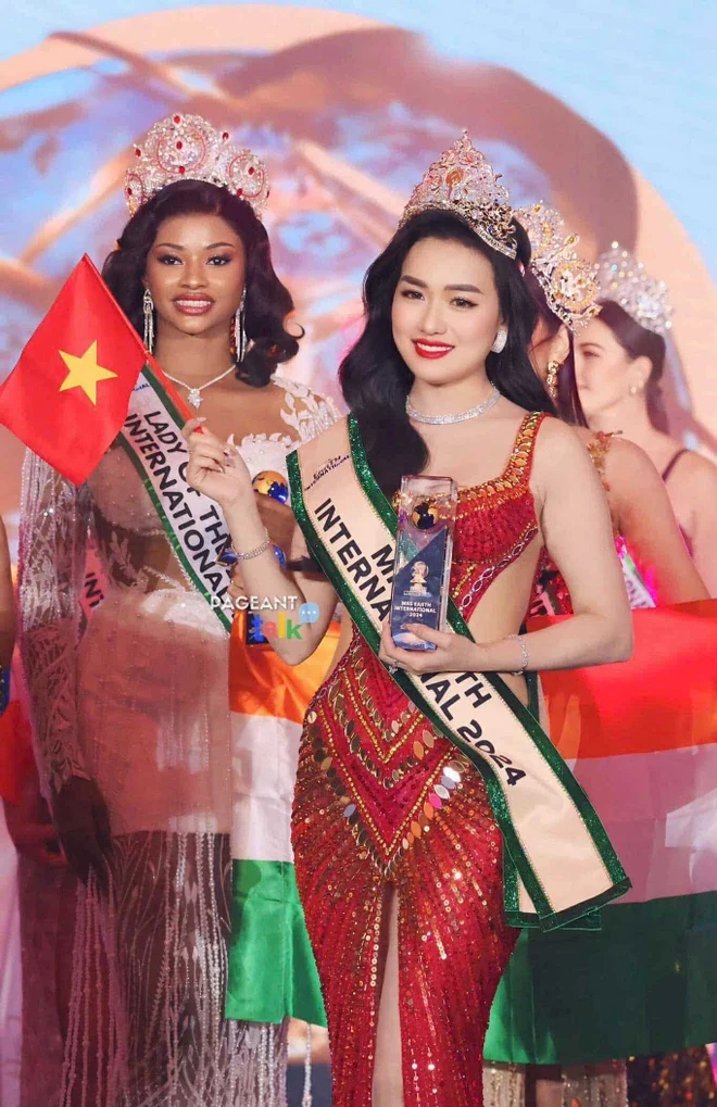 CEO Hà thành Vũ Thị Hoa đăng quang cuộc thi Mrs Earth International 2024