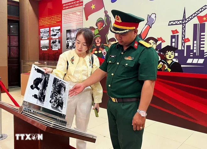 Trưng bày nhiều hình ảnh, hiện vật quý về Quân đội Nhân dân Việt Nam