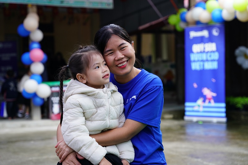 Quỹ sữa Vươn cao Việt Nam mang quà ấm, sữa ngon đến trẻ em vùng cao Tuyên Quang