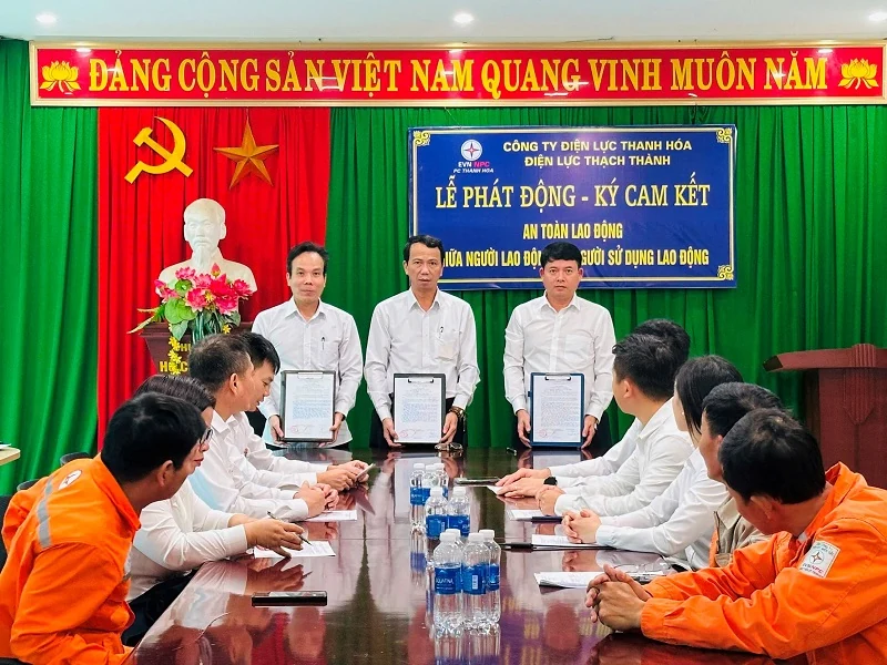 Điện lực Thạch Thành phát động ký cam kết m m88 lao động