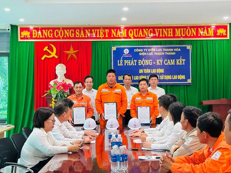 Điện lực Thạch Thành phát động ký cam kết m m88 lao động
