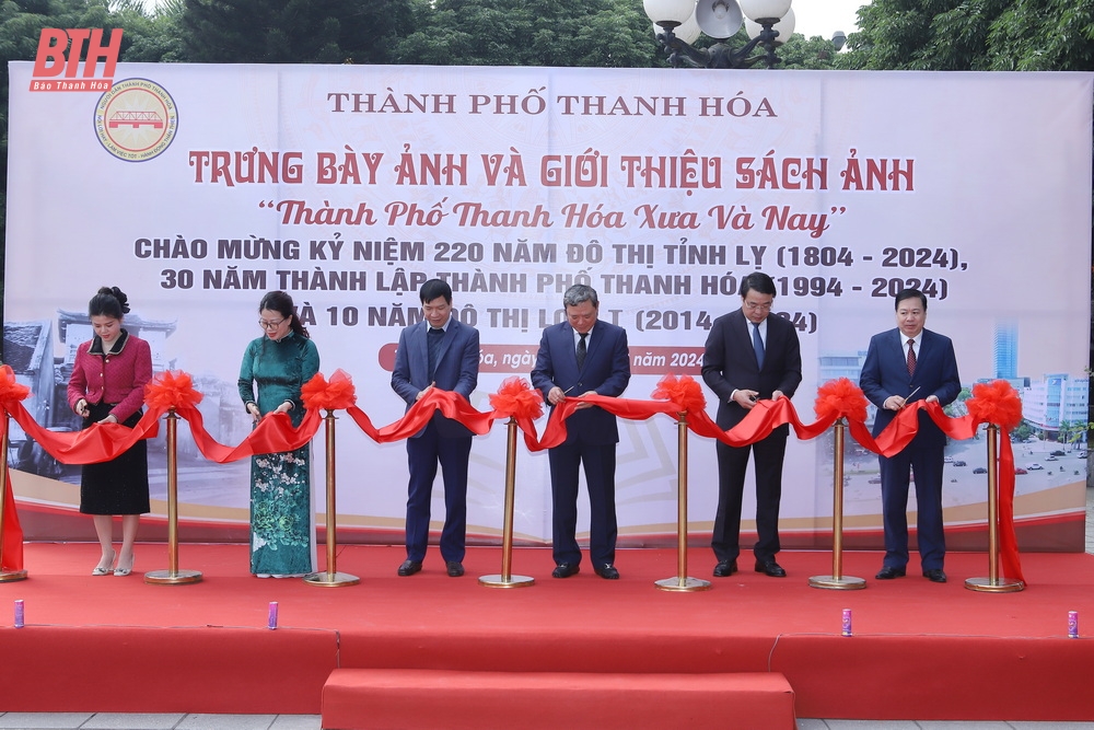 Khai mạc trưng bày ảnh và giới thiệu sách ảnh “Thành phố Thanh Hóa xưa và nay”