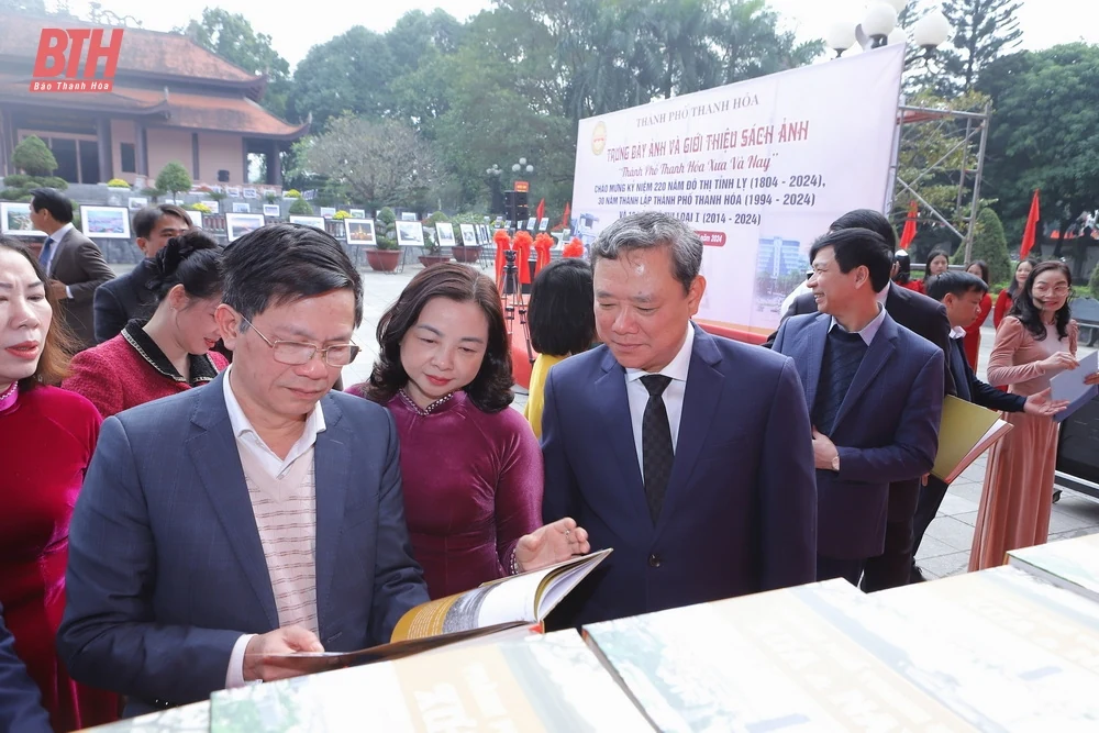 Khai mạc trưng bày ảnh và giới thiệu sách ảnh “Thành phố kèo nhà cái m88 xưa và nay”