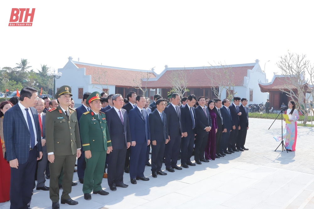 Đoàn đại biểu tỉnh Thanh Hóa dâng hương Chủ tịch Hồ Chí Minh, Mẹ Việt Nam Anh hùng và các anh hùng liệt sĩ nhân kỷ niệm 80 năm Ngày thành lập Quân đội Nhân dân Việt Nam