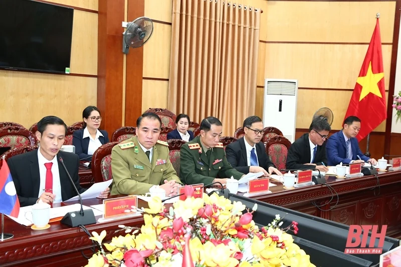 Giao ban công tác đất liền giữa 2 tỉnh Thanh Hoá - Hủa Phăn