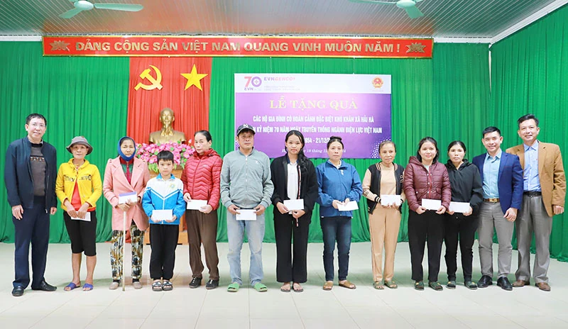 Công ty Nhiệt điện Nghi Sơn tặng quà hộ nghèo, gia đình có hoàn cảnh đặc biệt khó khăn