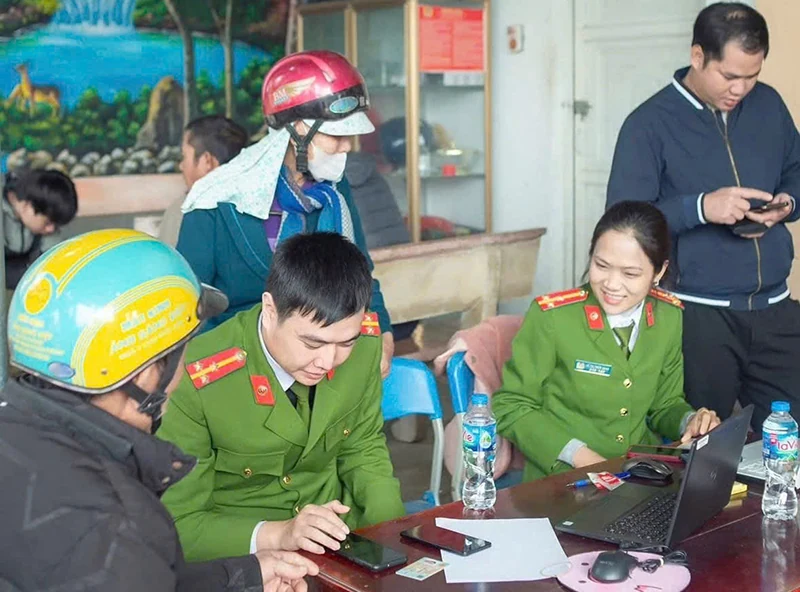 Tăng tốc “phủ xanh” tài khoản định danh điện tử 
