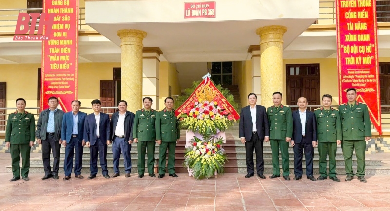 Phó Chủ tịch UBND tỉnh Mai Xuân Liêm thăm, chúc mừng Lữ đoàn Pháo binh 368 và Sư đoàn 390