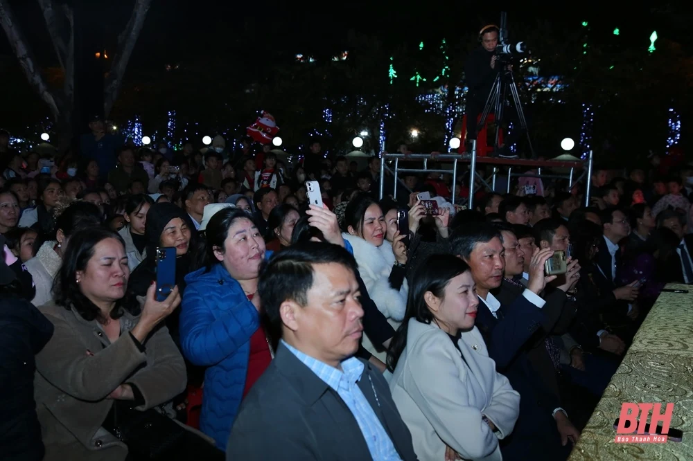 Phó Bí thư Thường trực Tỉnh ủy Lại Thế Nguyên chung vui, chúc mừng Giáo phận Thanh Hóa và đồng bào Công giáo nhân dịp đón Giáng sinh năm 2024