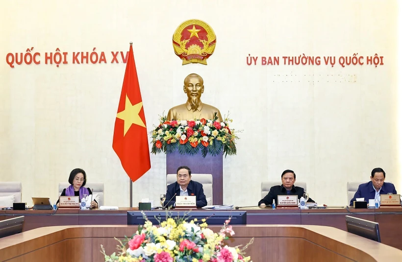 Thông qua Nghị quyết về mức thuế bảo vệ môi trường đối với xăng, dầu, mỡ nhờn