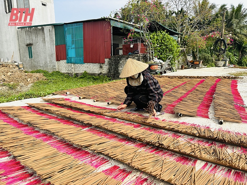 Nhộn nhịp làng nghề hương bài hàng trăm năm tuổi