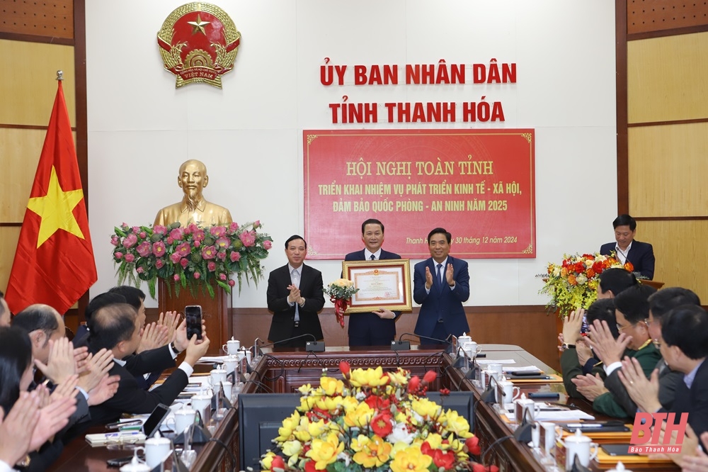 Nỗ lực, tăng tốc, bứt phá, phấn đấu hoàn thành tất cả các mục tiêu, chỉ tiêu năm 2025