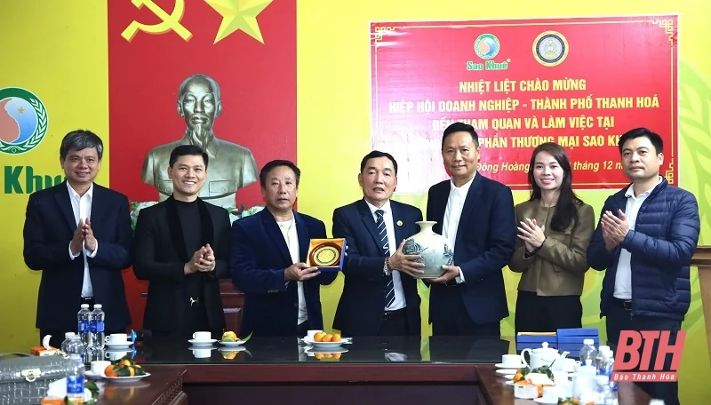 Thăm, kết nối sản xuất, kinh doanh tại Công ty CP Thương mại Sao Khuê