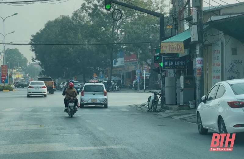 Một số đèn tín hiệu giao cá cược bóng đá m88 trên địa bàn TP Thanh Hóa bị che khuất tầm nhìn