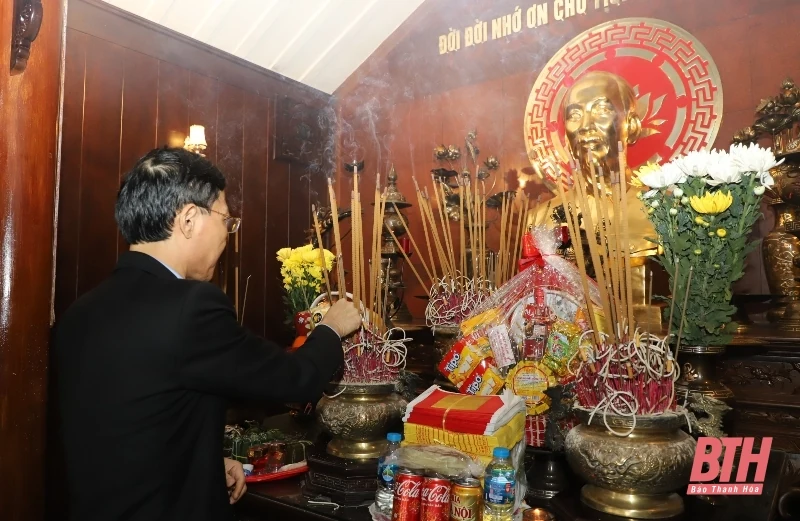 Đoàn đại biểu tỉnh link vào m88 mới nhất dâng hương tưởng niệm Đại tướng Võ Nguyên Giáp và các anh hùng liệt sĩ