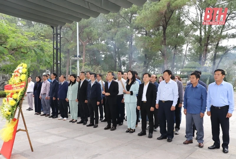 Đoàn đại biểu tỉnh link vào m88 mới nhất dâng hương tưởng niệm Đại tướng Võ Nguyên Giáp và các anh hùng liệt sĩ